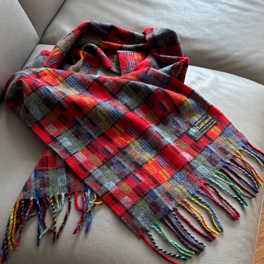 Made in Italy 100% lambswool scarf with cashmere finish. 12”X67” - Picture 1 of 4